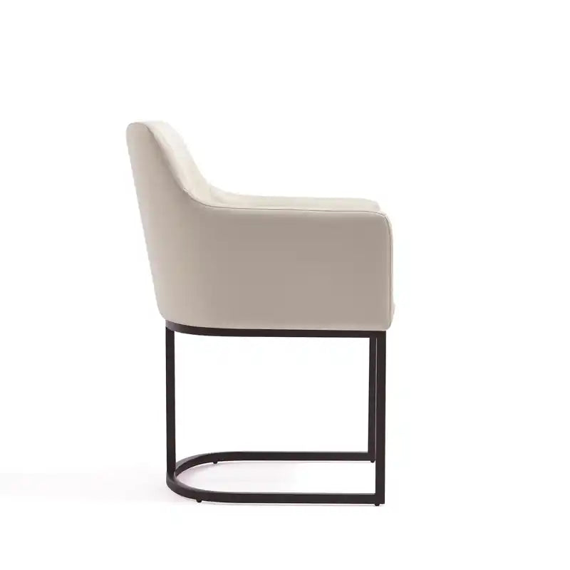Chaise de salle à manger moderne en similicuir rembourré avec pieds en acier