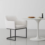 Chaise de salle à manger moderne en similicuir rembourré avec pieds en acier